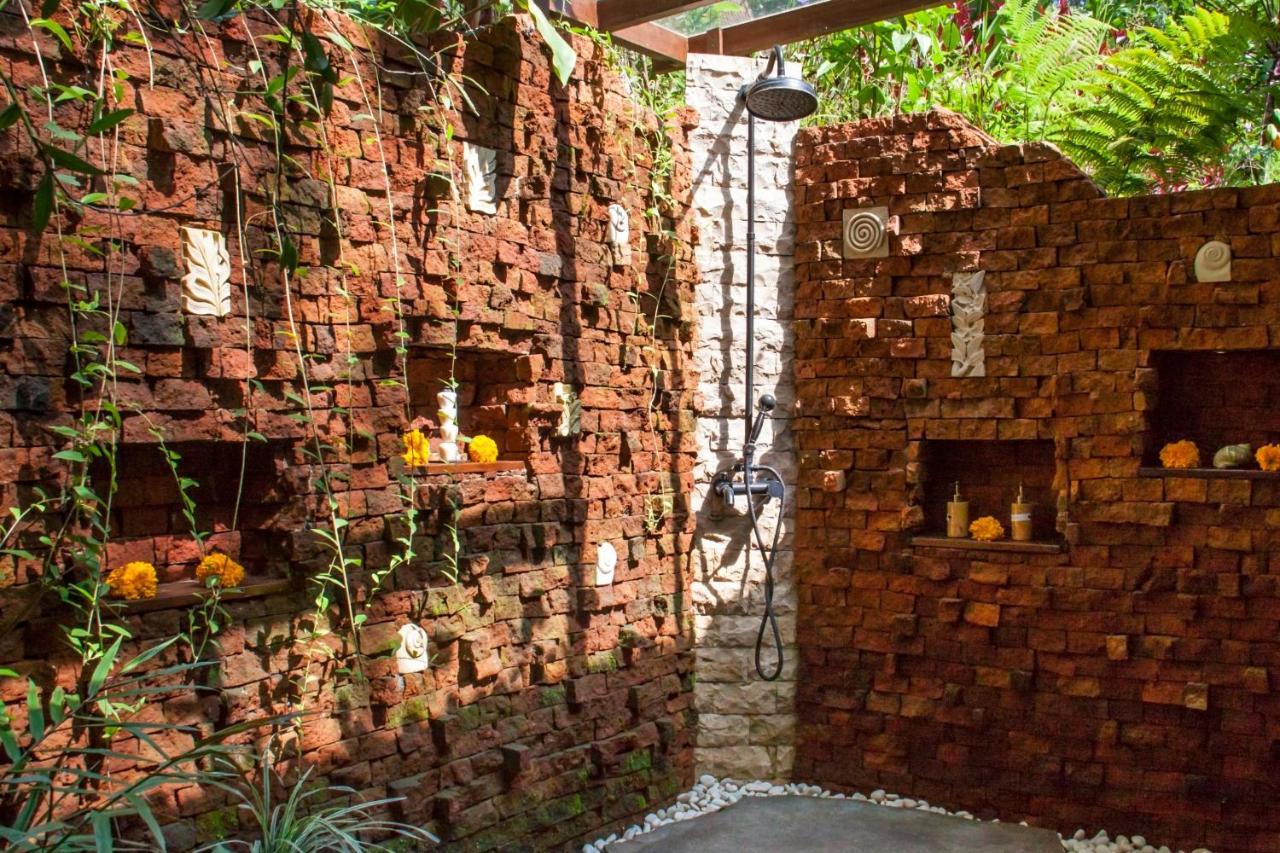 אובוד Villa Mahadevi Jungle Retreat Joglo 1 מראה חיצוני תמונה