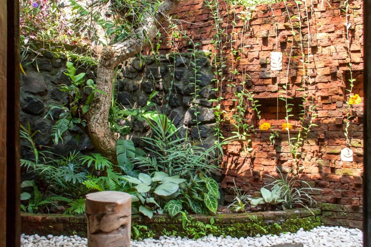 אובוד Villa Mahadevi Jungle Retreat Joglo 1 מראה חיצוני תמונה