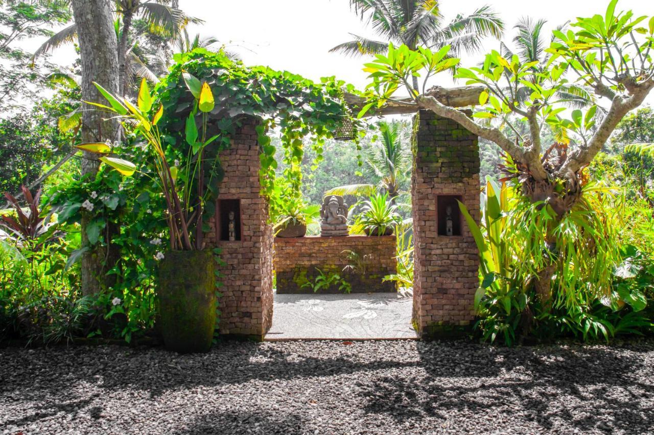 אובוד Villa Mahadevi Jungle Retreat Joglo 1 מראה חיצוני תמונה